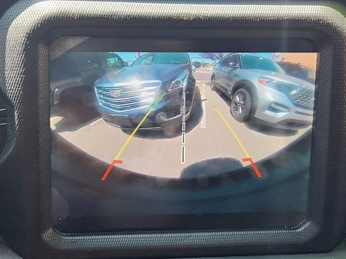 Used 2018 Jeep Wrangler Unlimited Sahara image 9