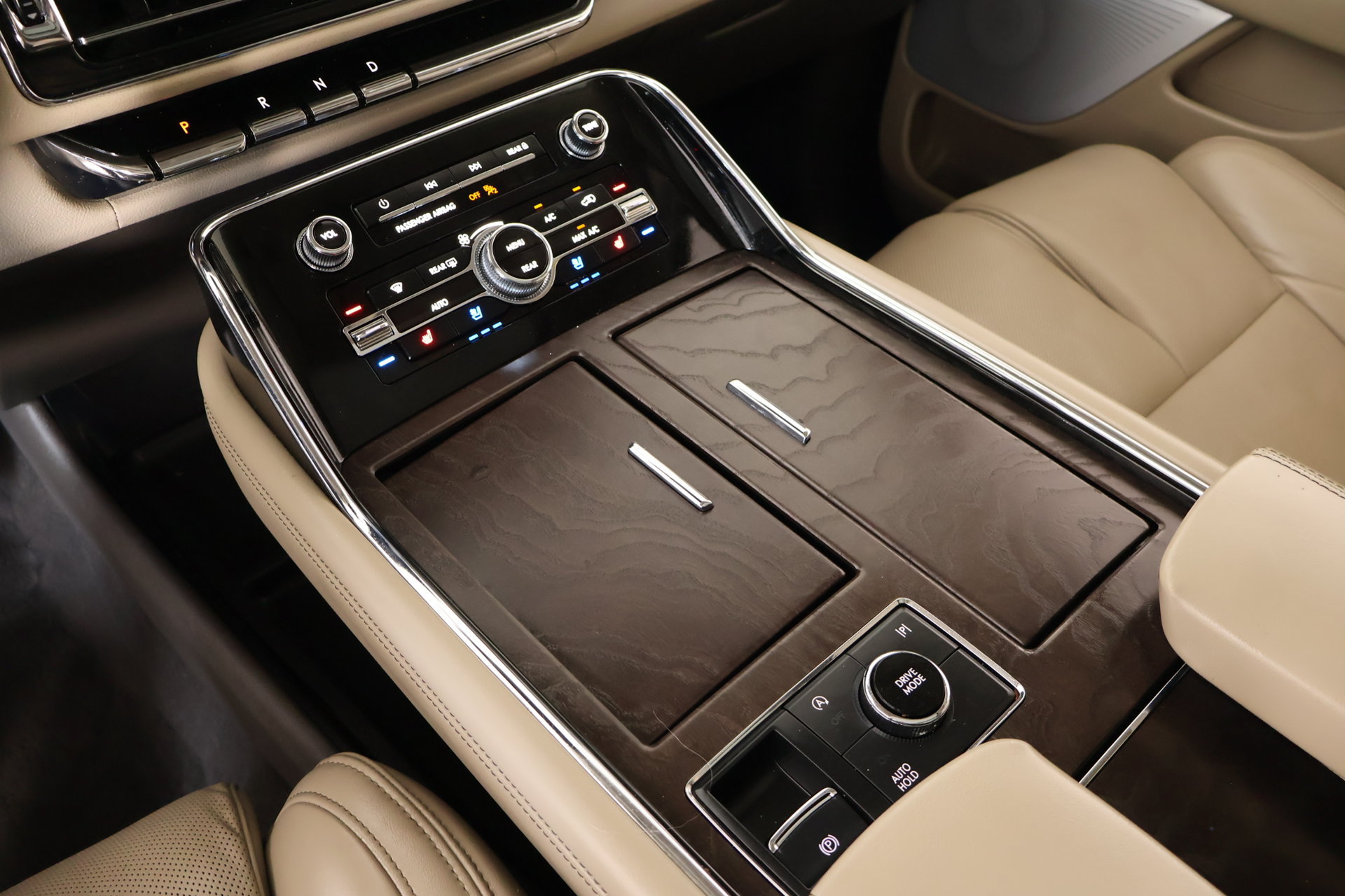 Used 2024 Lincoln Navigator Reserve AWD/4WD image 9