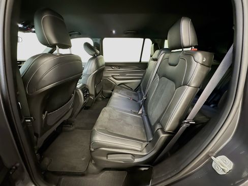 Used 2024 Jeep Grand Cherokee L Altitude image 28