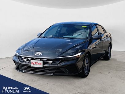 New 2025 Hyundai Elantra SE