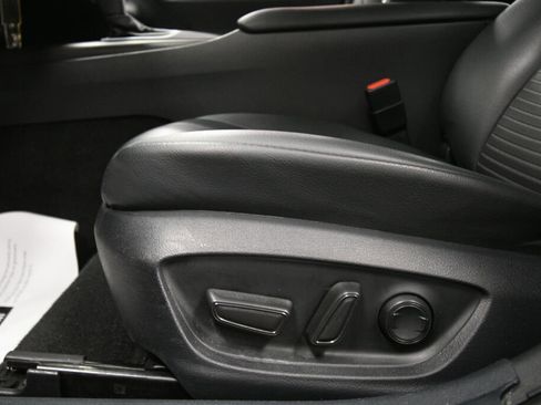 Used 2023 Toyota Camry SE FWD image 10