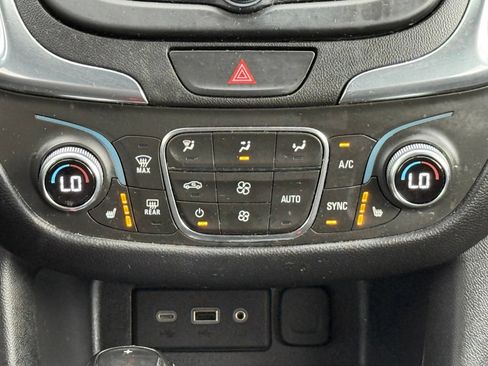 Used 2021 Chevrolet Equinox LT FWD image 22