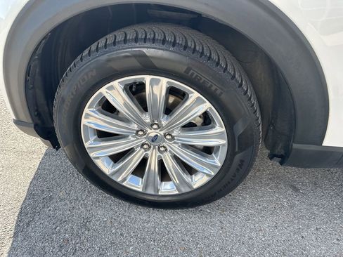 Used 2022 Ford Explorer Limited w/ Equipment Group 301A image 8