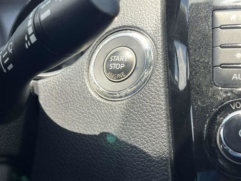 Used 2018 Nissan Rogue SV FWD image 25