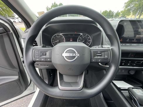 Used 2025 Nissan Rogue S image 16