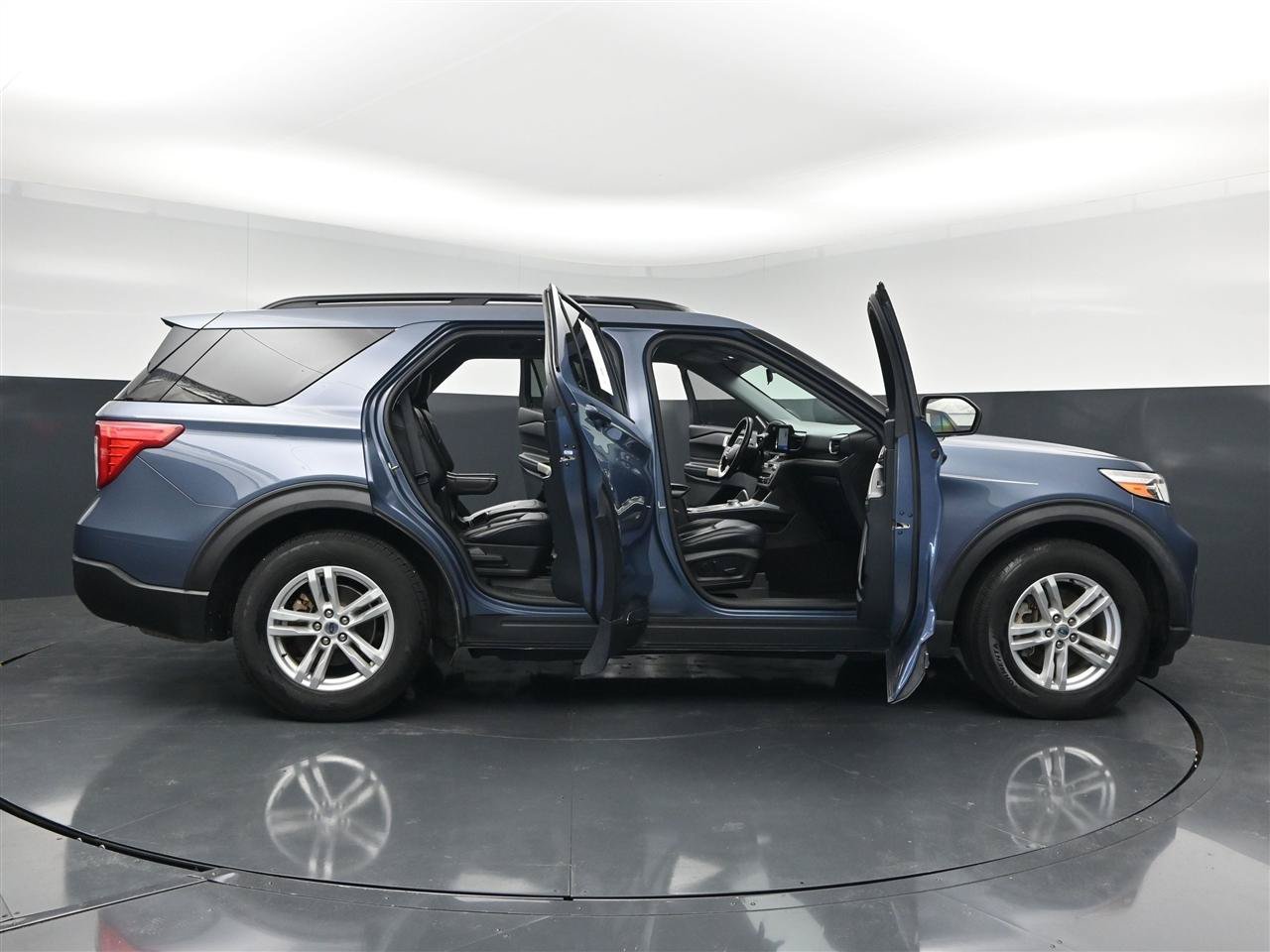 Used 2021 Ford Explorer XLT w/ Equipment Group 202A RWD image 39