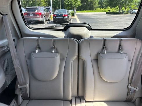 Used 2013 Toyota Highlander SE FWD image 18