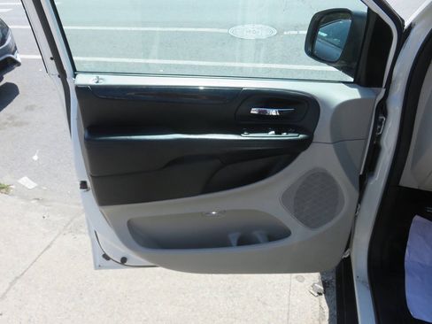 Used 2013 RAM C/V Tradesman FWD image 22
