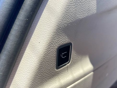 Used 2023 Chrysler Pacifica Touring-L FWD image 29