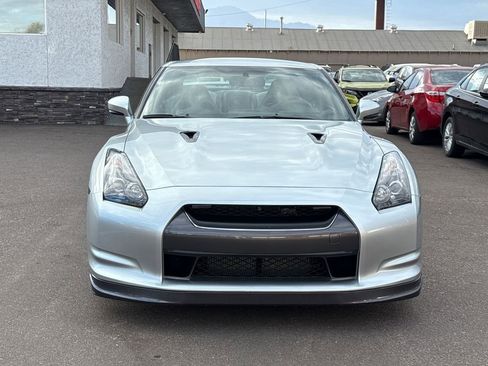 Used 2009 Nissan GT-R Premium image 2
