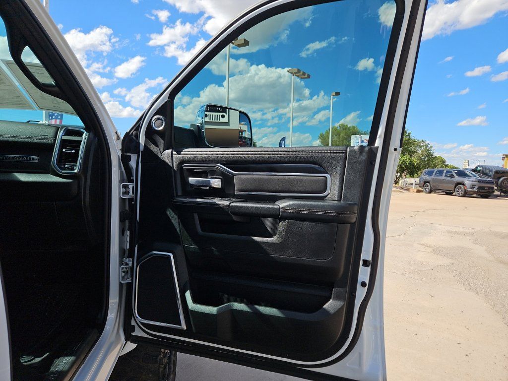 Used 2022 RAM 3500 Laramie AWD/4WD image 20