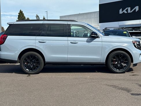 Used 2025 Ford Expedition Platinum w/ Stealth Performance Package image 3