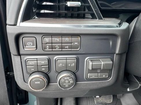 New 2026 Chevrolet Suburban Z71 w/ Comfort Package AWD/4WD image 28