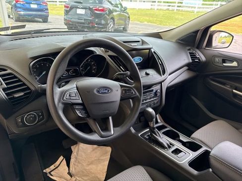 Used 2017 Ford Escape SE w/ Equipment Group 201A AWD/4WD image 10