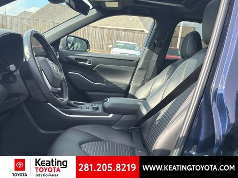 Used 2025 Toyota Highlander XSE AWD/4WD image 10
