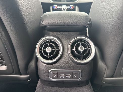 Used 2022 Alfa Romeo Giulia Veloce image 50