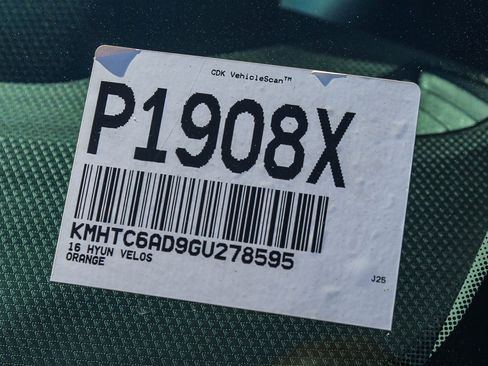 Used 2016 Hyundai Veloster image 28