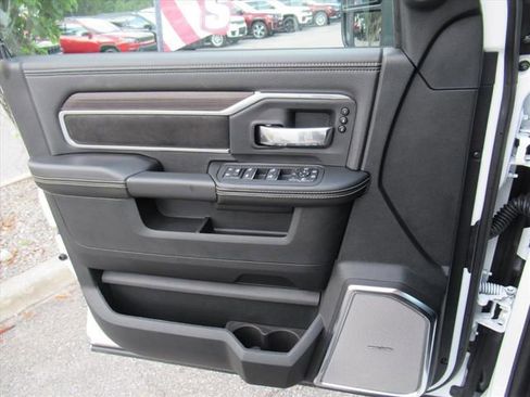 New 2026 RAM 3500 Laramie AWD/4WD image 21