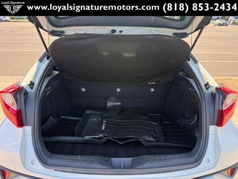 Used 2018 Toyota C-HR XLE FWD image 9
