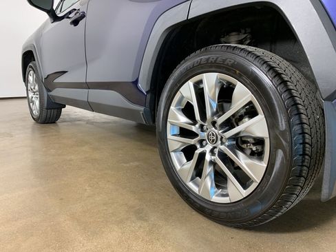 Used 2021 Toyota RAV4 XLE Premium AWD/4WD image 15