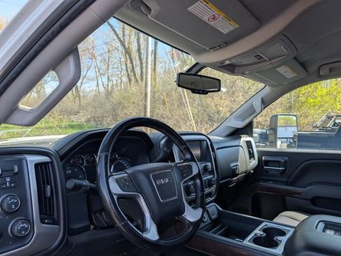 Used 2018 GMC Sierra 2500 SLE w/ Suspension Package, Off-Road AWD/4WD image 3