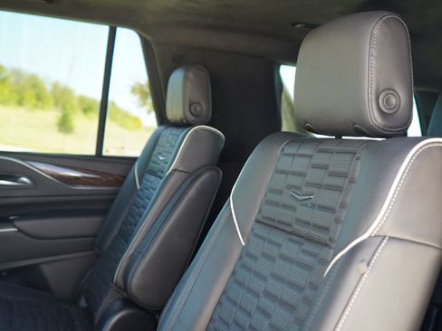 Used 2023 Cadillac Escalade Premium Luxury Platinum image 31