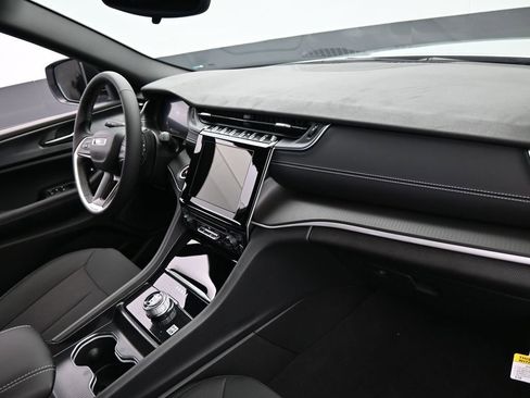 Used 2024 Jeep Grand Cherokee L Laredo image 34