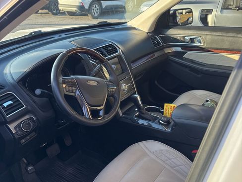 Used 2017 Ford Explorer Platinum image 5