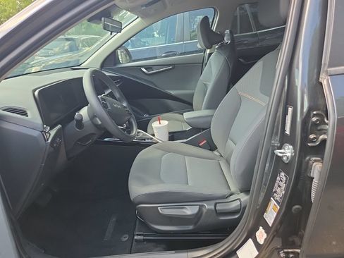 Used 2025 Kia Niro LX FWD image 3