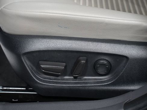 Used 2023 Toyota Camry SE image 31