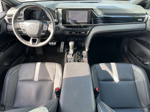 Used 2025 Toyota Camry SE image 18