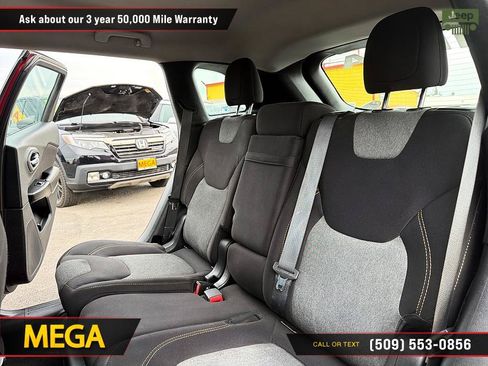 Used 2016 Jeep Cherokee Sport FWD image 13