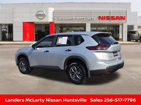 Used 2025 Nissan Rogue S image 6