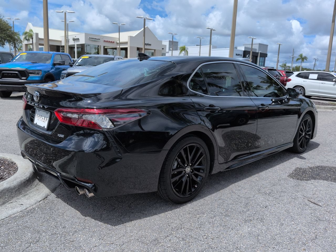 Used 2022 Toyota Camry XSE FWD image 5