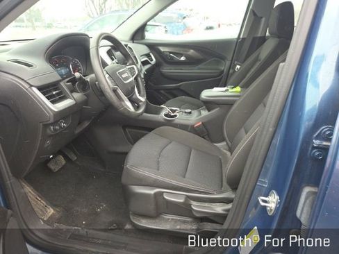 Used 2024 GMC Terrain SLE image 9