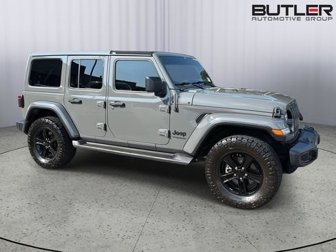 Used 2021 Jeep Wrangler Unlimited Sahara AWD/4WD image 7