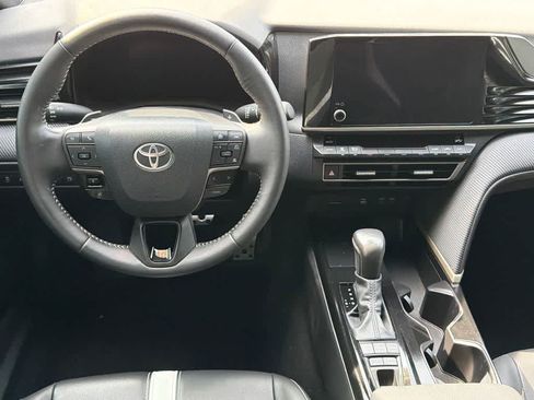 Used 2025 Toyota Camry SE w/ Convenience Package FWD image 11