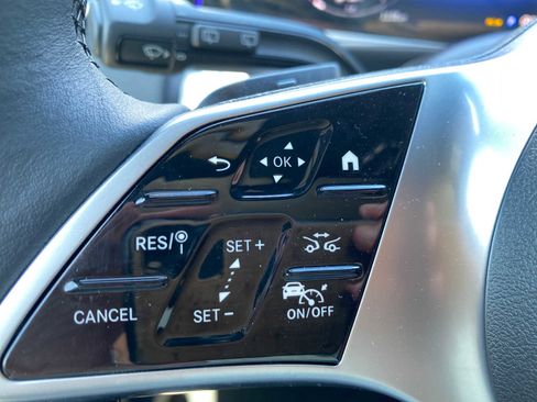 Used 2024 Mercedes-Benz GLB 250 4MATIC image 25