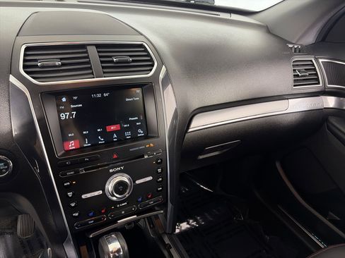 Used 2017 Ford Explorer Sport w/ Equipment Group 401A AWD/4WD image 4