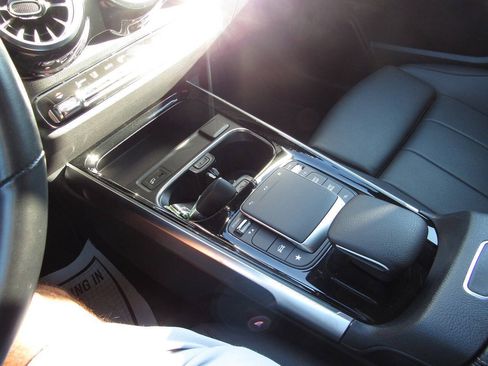 Used 2023 Mercedes-Benz GLB 250 4MATIC image 24