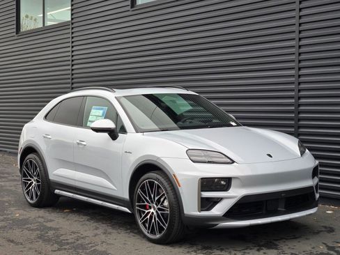New 2025 Porsche Macan Turbo Electric AWD/4WD image 9