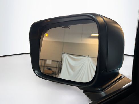 Used 2021 Jeep Renegade Trailhawk image 16