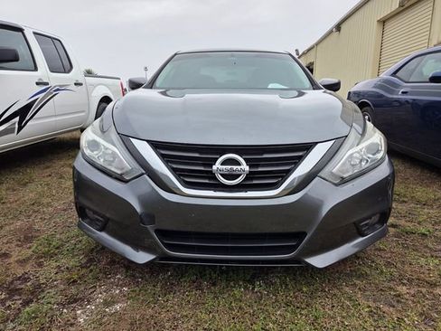 Used 2017 Nissan Altima 2.5 SR image 2