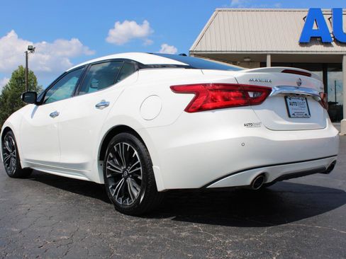 Used 2016 Nissan Maxima Platinum w/ Interior Lighting Package FWD image 10
