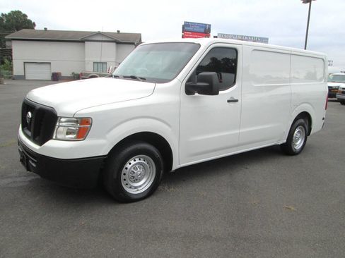 Used 2019 Nissan NV 2500 SV image 2