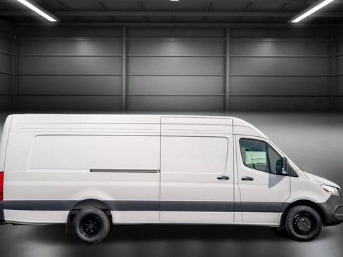Used 2024 Mercedes-Benz Sprinter 3500 image 6