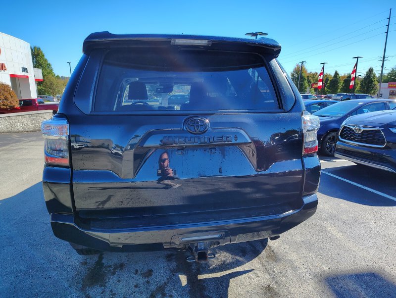 Used 2024 Toyota 4Runner SR5 Premium w/ Moonroof Package AWD/4WD image 5