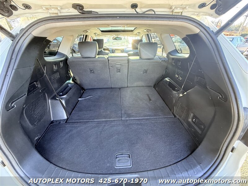 Used 2016 Hyundai Santa Fe SE w/ Option Group 03 AWD/4WD image 9