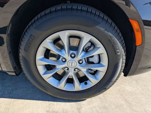 New 2026 Chrysler Pacifica Select AWD/4WD image 10