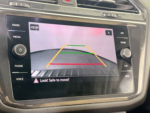 Used 2022 Volkswagen Tiguan SE R-Line image 13